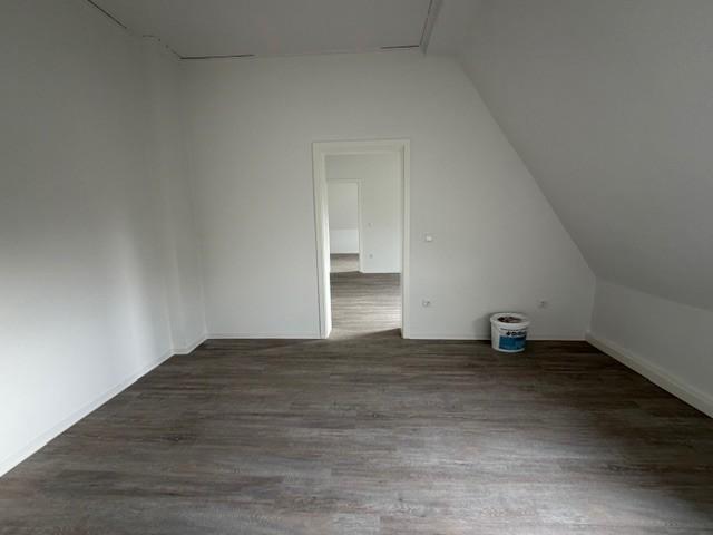 Dachgeschoßwohnung Essen Stadtbezirk VI - 4 Zimmer, 82 m&sup2;, 673&euro; | Angebot:25525686