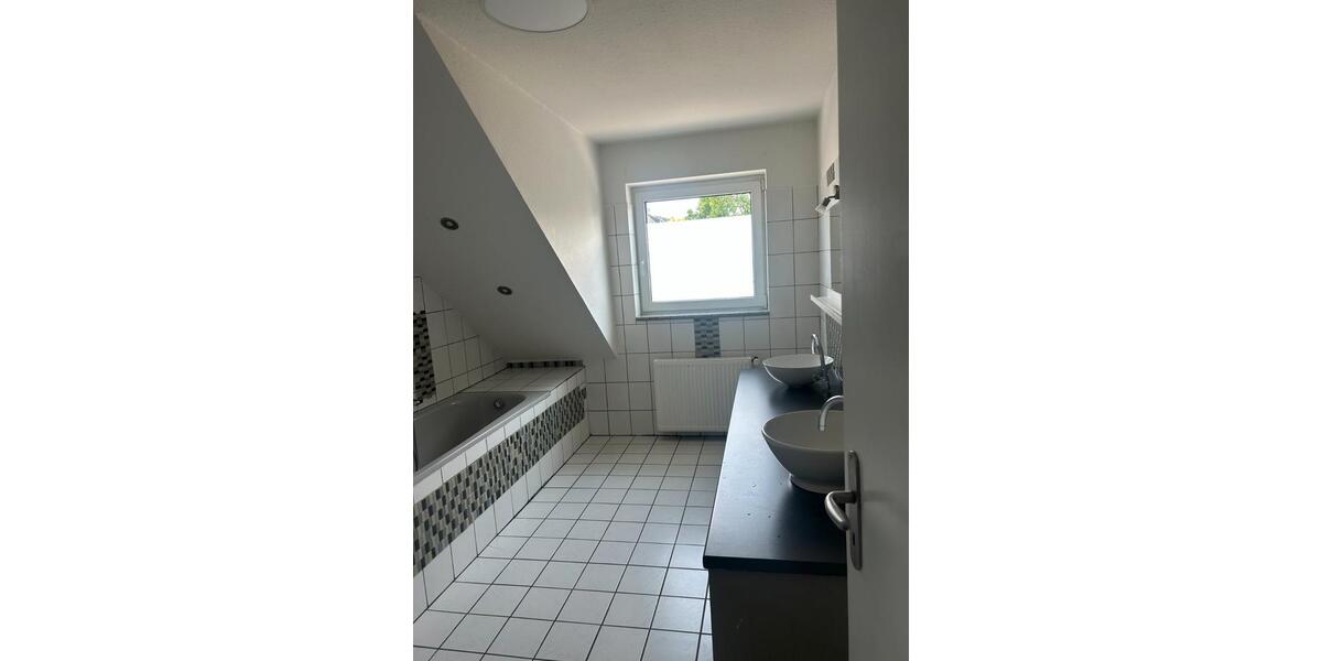 Dachgeschoßwohnung Stolberg (Rheinland) - 4 Zimmer, 116 m&sup2;, 285.000&euro; | Angebot:26351307