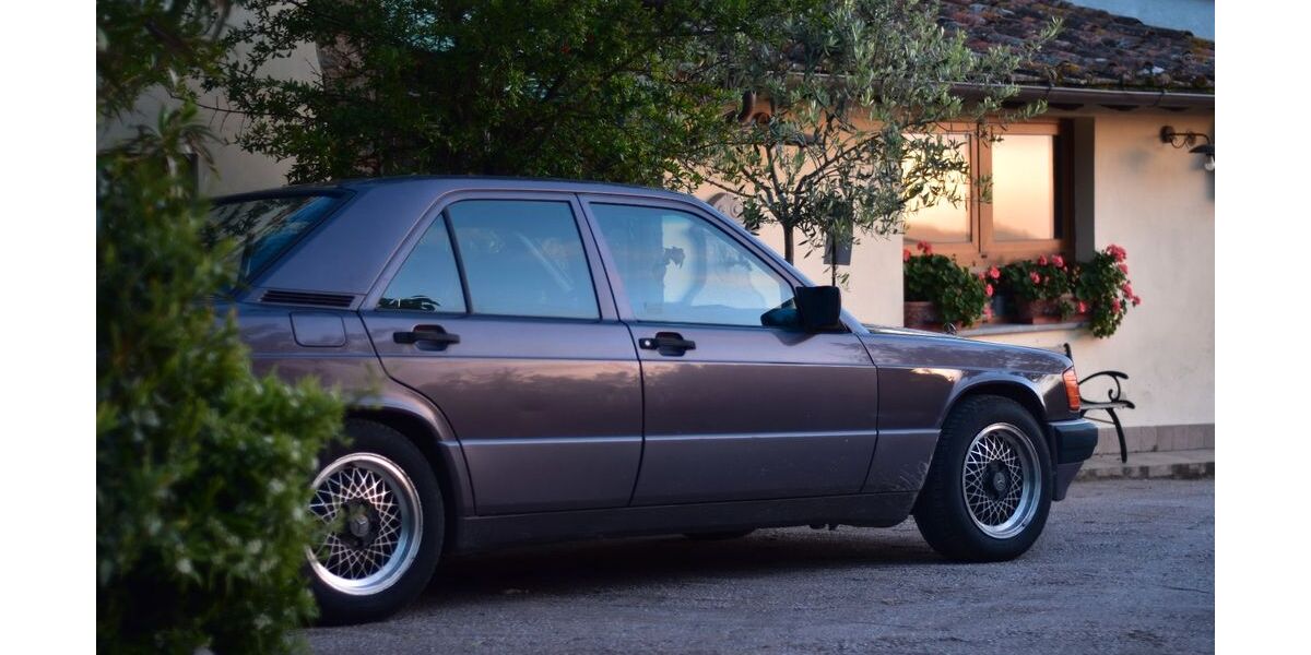 Mercedes-Benz 190 139.000 km 9.500 &euro; Leonberg 71229