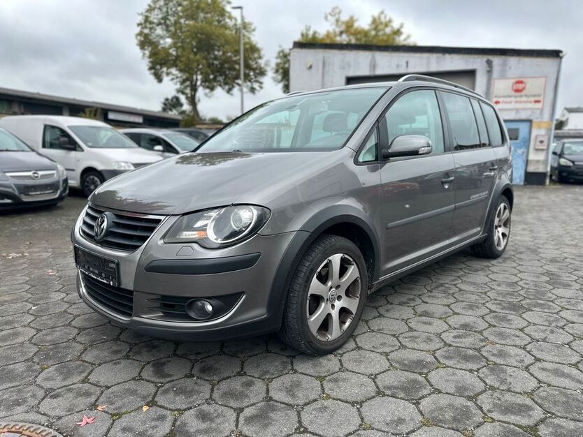 VW Touran 242.000 km 2.999 € Elz 65604