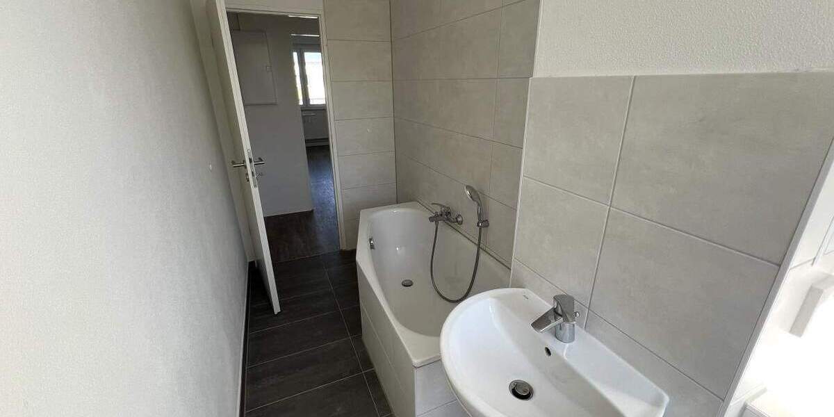 Etagenwohnung Eisenhüttenstadt - 2 Zimmer, 49 m&sup2;, 335&euro; | Angebot:25664775