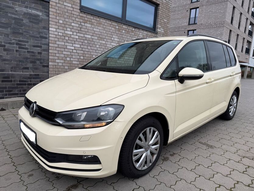 VW Touran 284.000 km 8.900 € Hamburg 20257