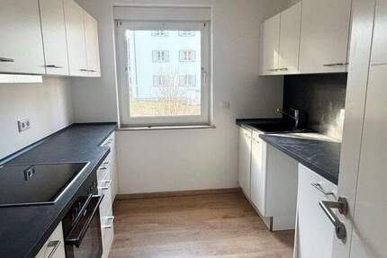 Nähe Dutzendteich ! Chice, renovierte 2-ZW 64 m², neue EBK, im Hochparterre 2 zimmer