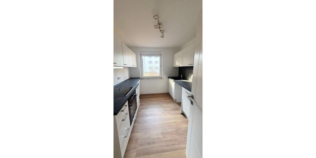 Nähe Dutzendteich ! Chice, renovierte 2-ZW 64 m², neue EBK, im Hochparterre 2 zimmer