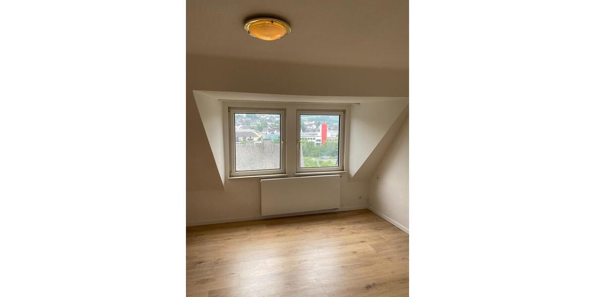 Dachgeschoßwohnung Meschede - 3 Zimmer, 70 m&sup2;, 610&euro; | Angebot:25959312