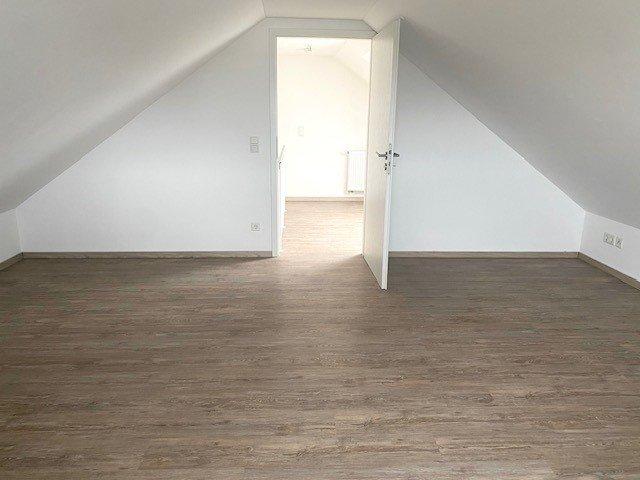 Dachgeschoßwohnung Heroldsbach - 4 Zimmer, 106 m&sup2;, 1.230&euro; | Angebot:26119763