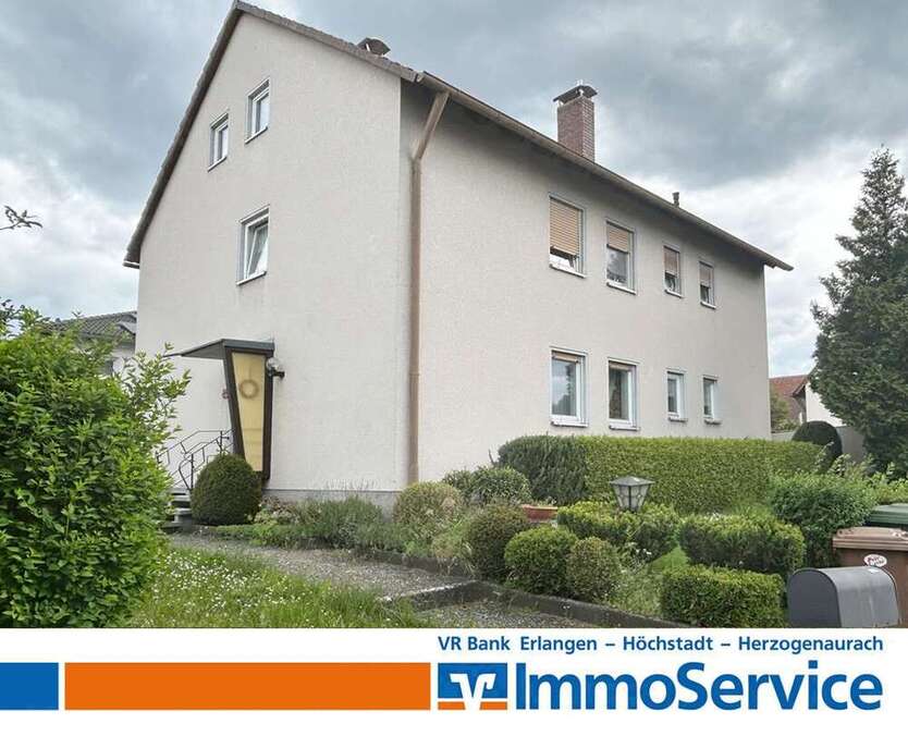 Haus zum Kaufen in Bubenreuth 619.000 € 220 m²