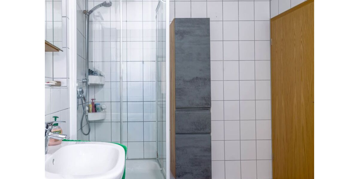 Provisionsfrei* Großzügiges Zweifamilienhaus - zwei Wohneinheiten, Terrasse, Balkon und eigene Stellplätze - Zweifamilienhaus Göppingen Faurndau | Angebot:26961593
