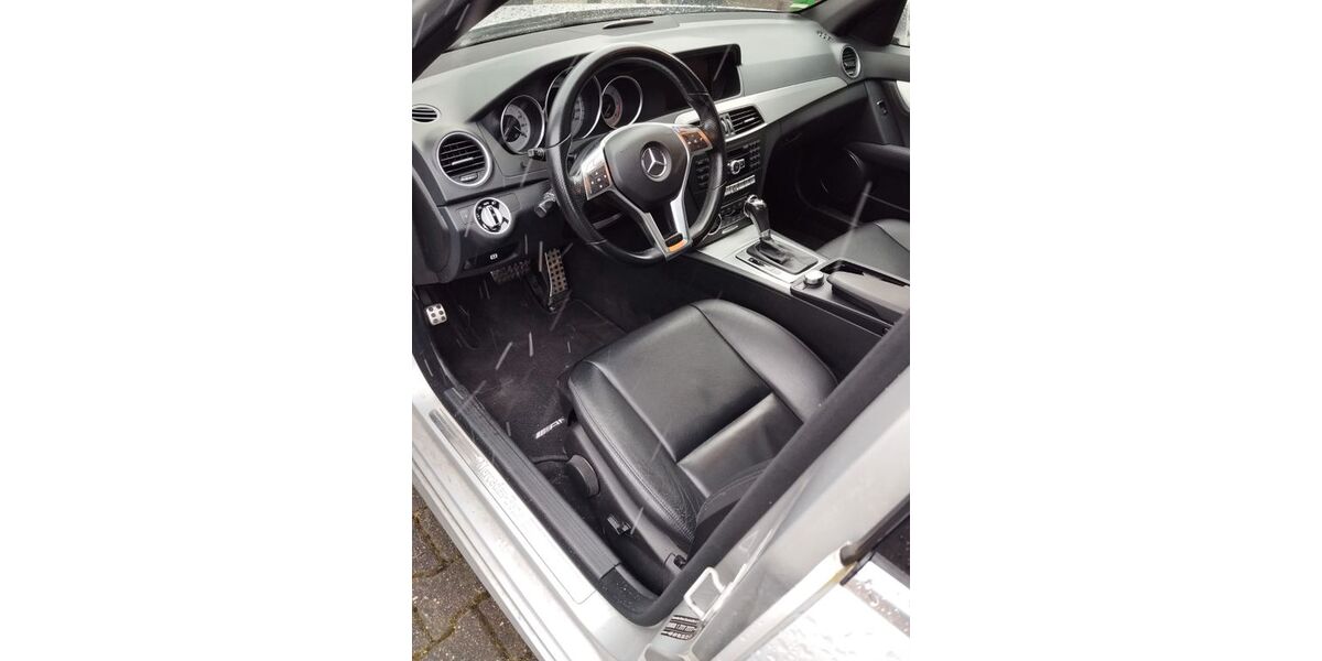 Mercedes-Benz C 250 273.000 km 10.900 &euro; Rees 46459