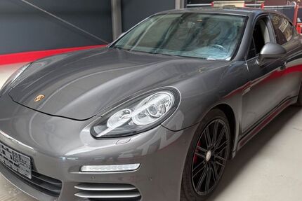 Porsche Panamera 105.300 km 23.990 &euro; Niederkassel 53859