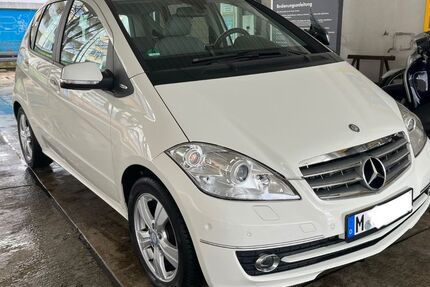 Mercedes-Benz A 190 158.500 km 6.990 &euro; München 81673