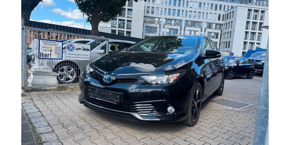 Toyota Auris 67.000 km 13.900 &euro; Nürnberg 90431