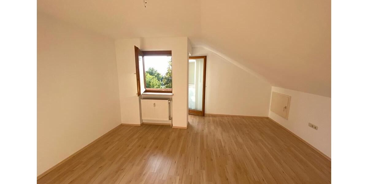 Dachgeschoßwohnung München Nymphenburg - 4 Zimmer, 99 m&sup2;, 349.000&euro; | Angebot:25568958