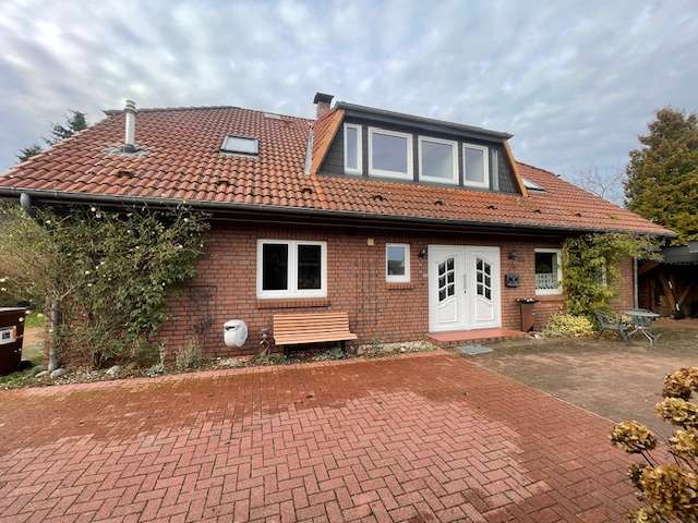 Einfamilienhaus Dätgen - 8 Zimmer, 213 m&sup2;, 590.000&euro; | Angebot:23816434