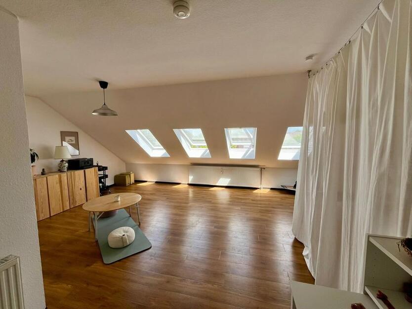 Dachgeschoßwohnung mit Loft-Charakter, Balkon und neuem Bad