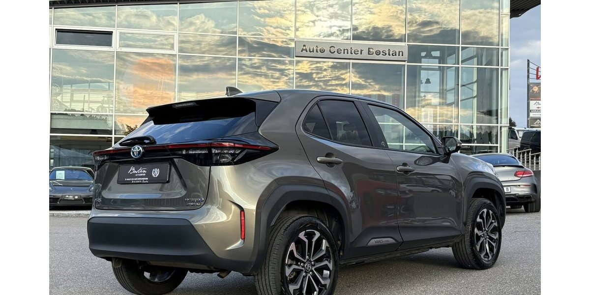 Toyota Yaris Cross TEAM D/Hybrid AWD-i KAMERA/NAVI/DAB 25.628 km 23.800 &euro; Villingen-Schwenningen 78054