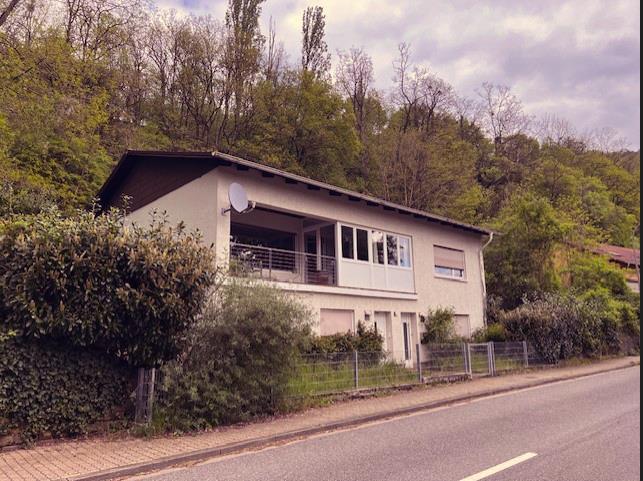 Freistehendes Wohnhaus mit zwei EinliegerWohnungen in Rehlingen-S