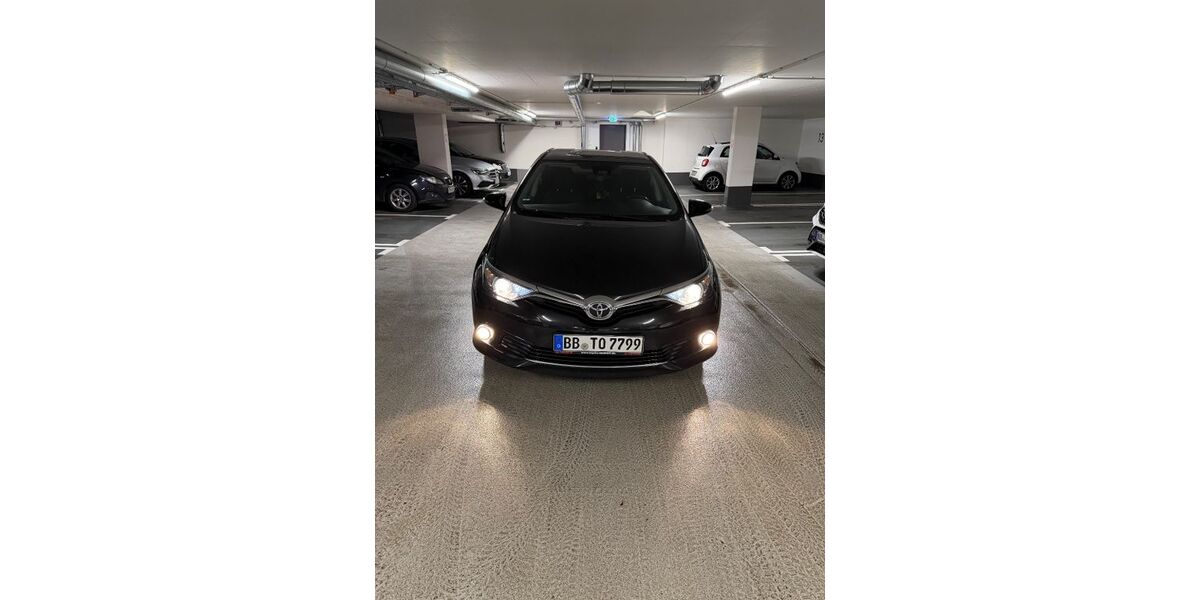 Toyota Auris 107.000 km 10.800 &euro; Böblingen 71034