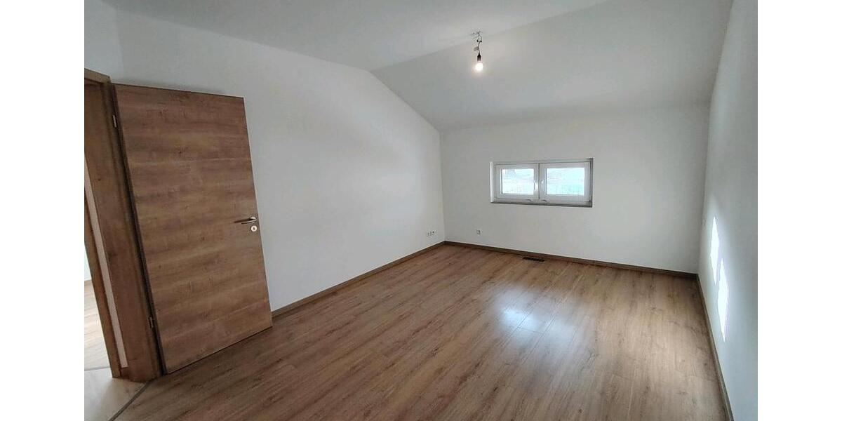 Doppelhaushälfte Pollenfeld - 5.5 Zimmer, 165 m&sup2;, 1.750&euro; | Angebot:24808306
