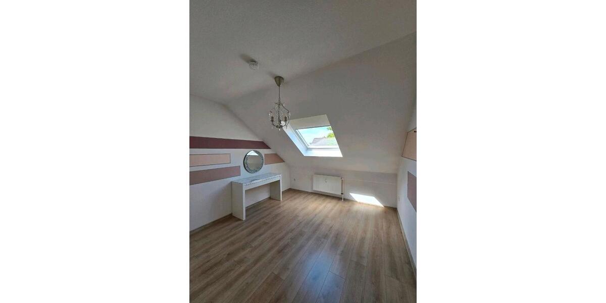 Dachgeschoßwohnung Wesendorf - 3 Zimmer, 65 m&sup2;, 700&euro; | Angebot:26057777