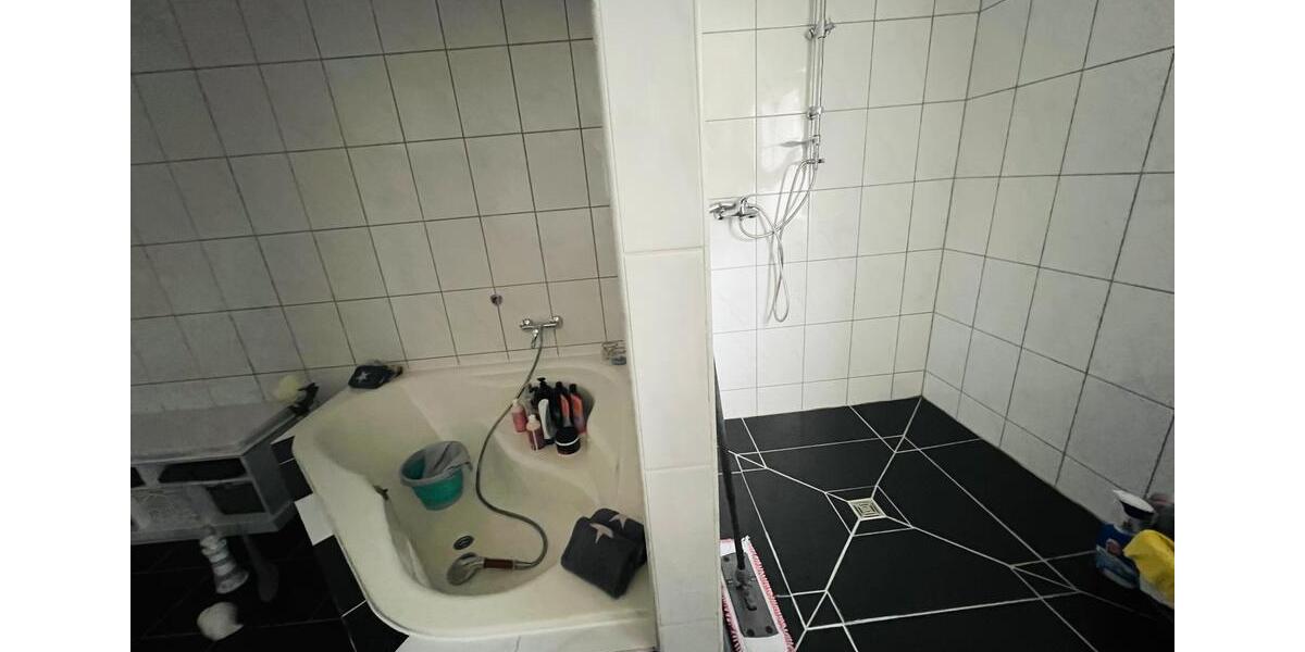 Traumhafte Whg mit großer Dachterrasse und Garten 4 zimmer