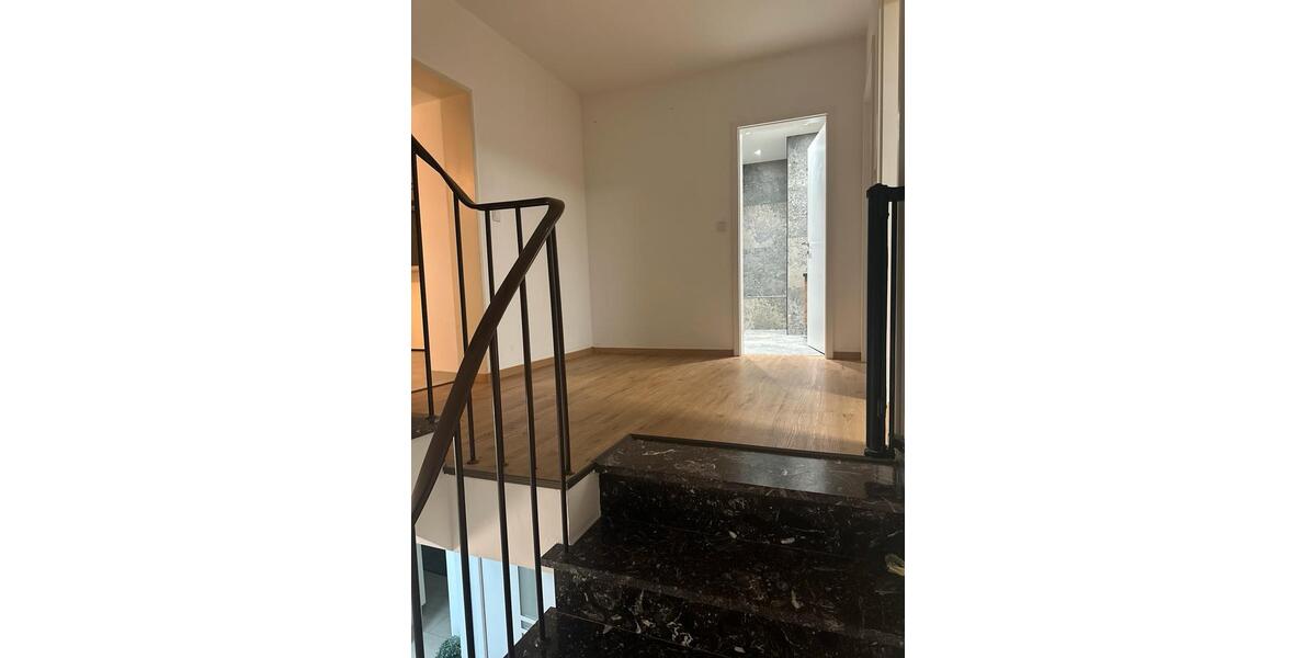 Etagenwohnung Bergheim - 6 Zimmer, 150 m&sup2;, 2.300&euro; | Angebot:25996430