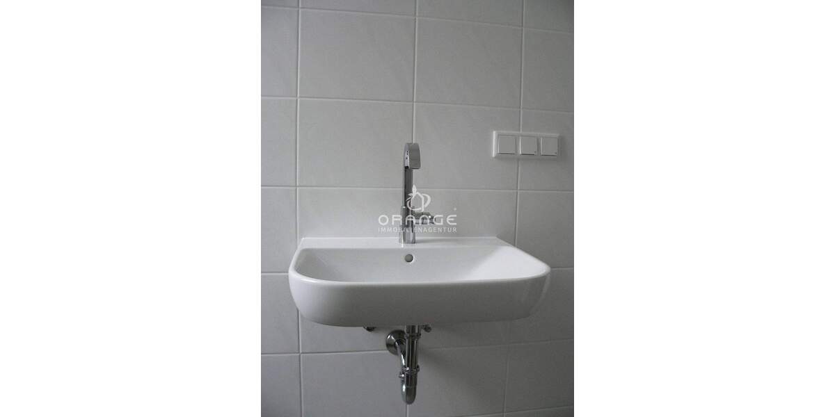 ***TOP: Erstbezug nach Sanierung :sonnige 4,5 -ZKB auf 93 QM WFL, Stadtmitte, im Hinterhaus nahe HBF 4 zimmer