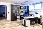 Komfortables Architektenhaus mit Büro und Indoor-Pool in begehrter Lage!