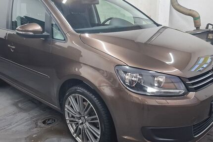 VW Touran 172.868 km 9.990 € Cottbus 03042