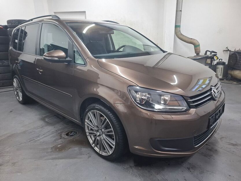 VW Touran 172.868 km 9.990 € Cottbus 03042