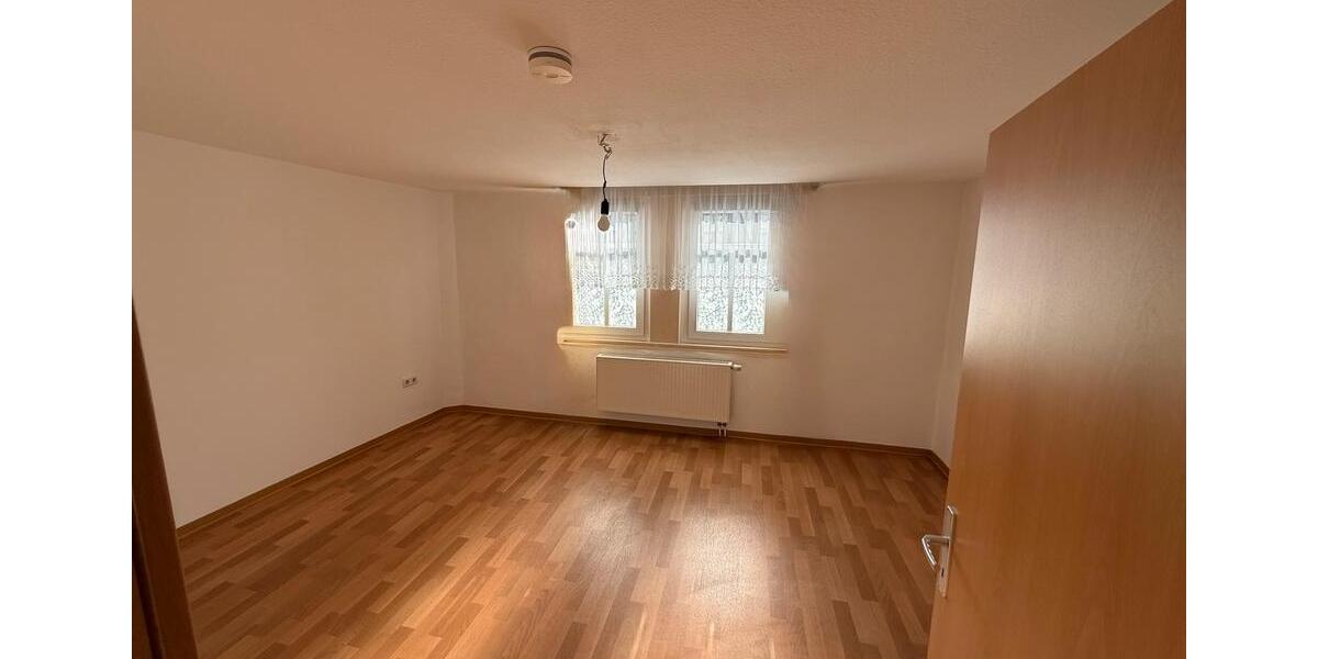 Etagenwohnung Schmallenberg - 3 Zimmer, 84 m&sup2;, 950&euro; | Angebot:25393024
