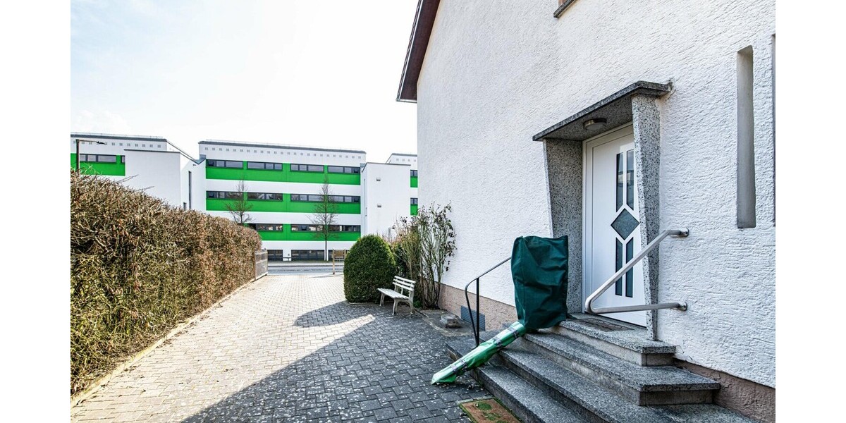 Gepflegtes Einfamilienhaus in begehrter Wohnlage – mit Photovoltaikanlage und großem Garten - Einfamilienhaus Furth im Wald | Angebot:27171763
