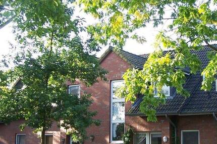 Möblierte Wohnung mit Loggia und Einstellplatz! 2 zimmer