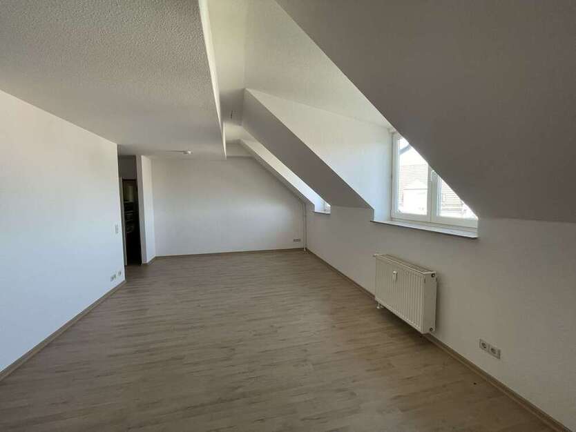 2-Zimmer-MaisonetteWohnung mit offener Küche in zentraler Lage!
