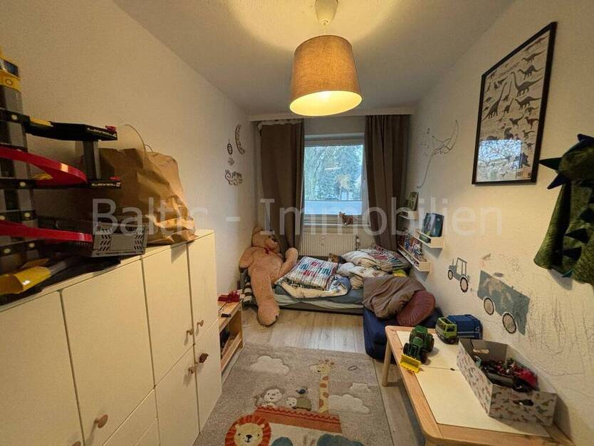 Ab Januar freie 4-Zimmer-Wohnung mit Balkon und KFZ-Stellplatz!