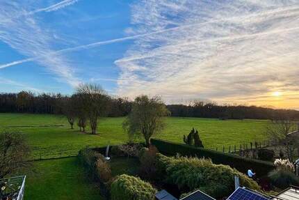 Aachen-Lichtenbusch (Deutschland) - Dachgeschoss Wohnung (2. OG) mit großer Terrasse und Südausrichtung, Tiefgaragenstellplatz 3 zimmer