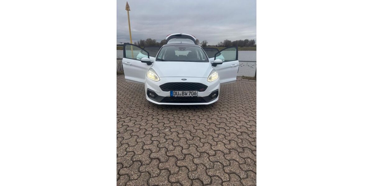 Ford Fiesta 99.200 km 18.900 € Duisburg 47179