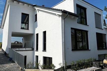 Haus Mainz Weisenau - 6 Zimmer, 159 m&sup2;, 2.500&euro; | Angebot:25683725