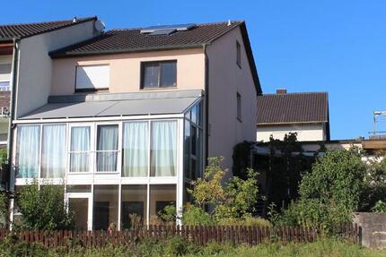 Großzügiges Familienhaus im Romantischen Weinort EIbelstadt zimmer