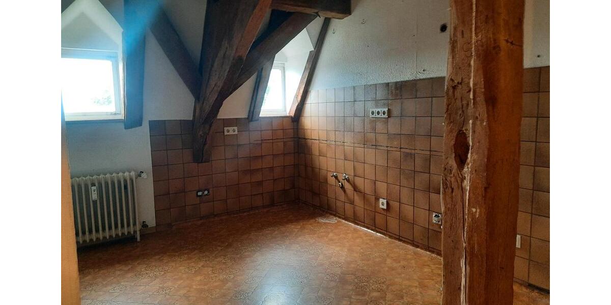 Dachgeschoßwohnung Hungen - 5 Zimmer, 140 m&sup2;, 195.000&euro; | Angebot:26866328