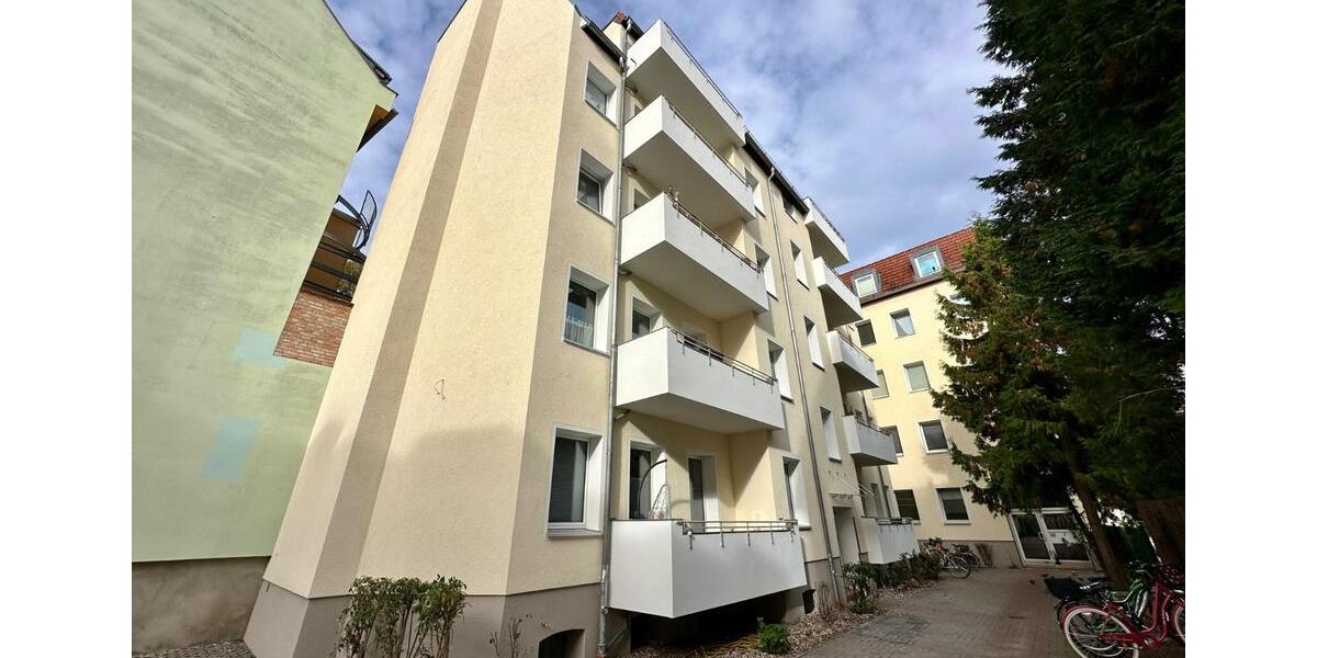Helle und großzügige Dachgeschoss-Wohnung mit Balkon und Terrasse 3 zimmer