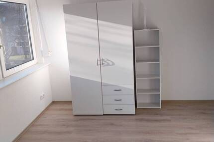 NEU RENOVIERTE - 8er WG *Möblierte Zimmer Zi.2* zimmer