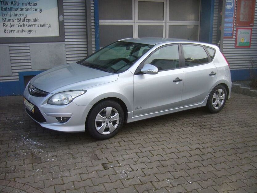 i30