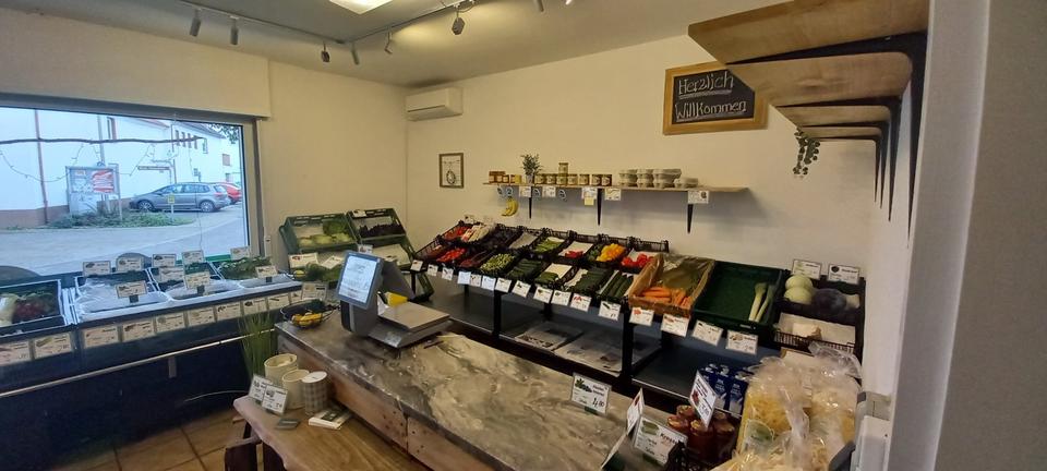 Gewerbliche Räume mit Schaufenster, Kühlhaus, WC zimmer