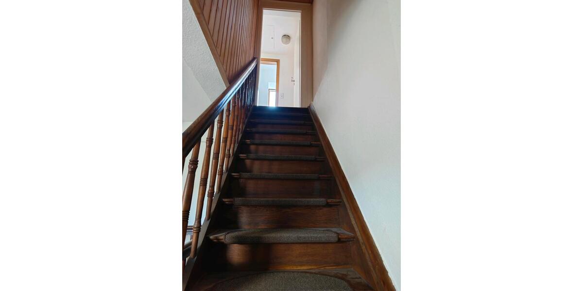 Vollmöbellierte Dachgeschosswohnung 2 Zimmer Küche Bad zimmer