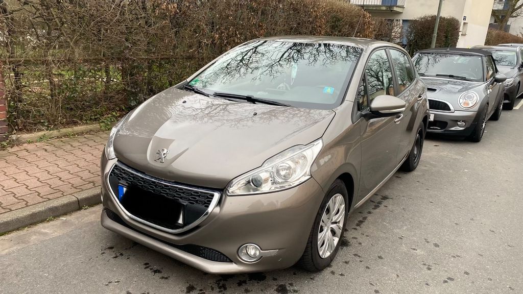 Peugeot 208 233.000 km 3.600 &euro; Frankfurt 60488