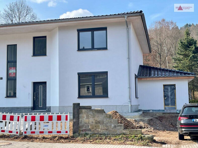 Doppelhaushälfte Dippoldiswalde / Schmiedeberg Dippoldiswalde - 4 Zimmer, 174 m&sup2;, 1.500&euro; | Angebot:26156714