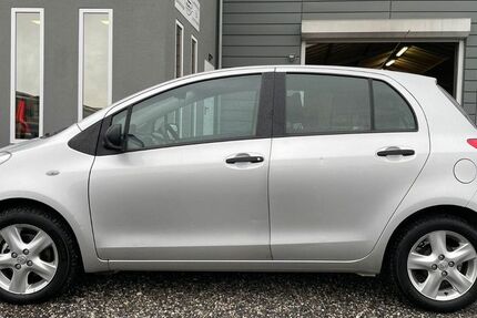 Toyota Yaris 118.000 km 3.900 &euro; Euskirchen 53881