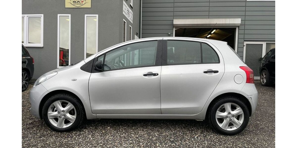 Toyota Yaris 118.000 km 3.900 &euro; Euskirchen 53881
