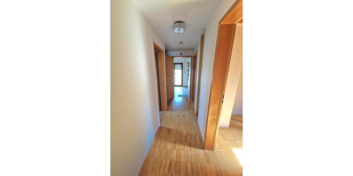 Dachgeschoßwohnung Obersulm - 3 Zimmer, 65 m&sup2;, 900&euro; | Angebot:25843640